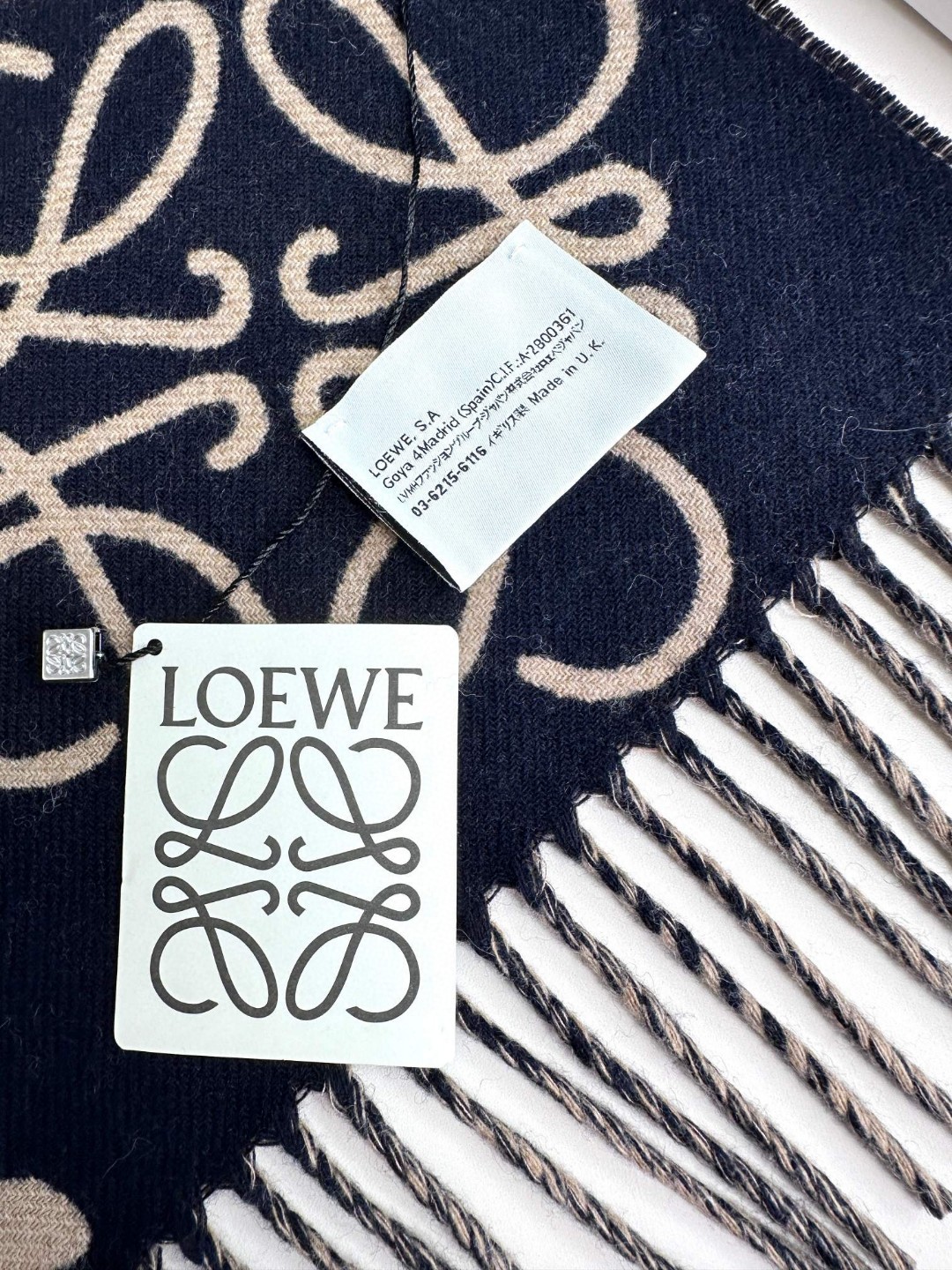 高品质跑量质量Loewe2024年最新款罗意威涂鸦款双面围巾男女同款loewe超美新款围巾！超级推荐入手