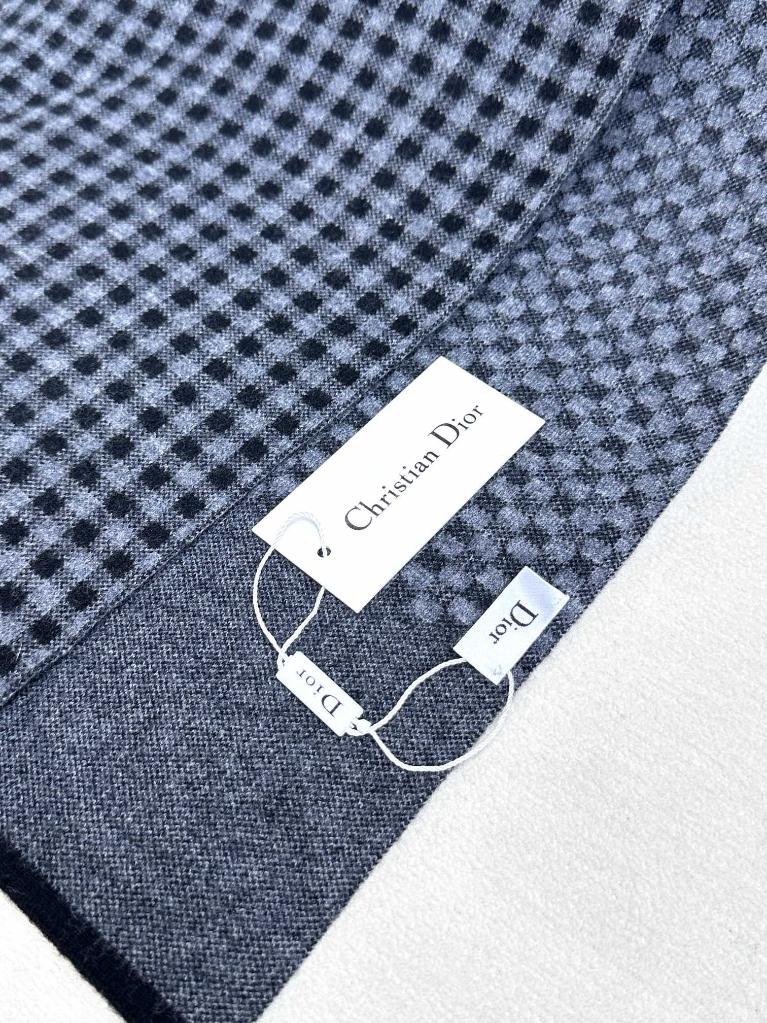 迪奥爆款上新 升级版本！非常柔软亲肤！高端男女士围巾👍【经典千鸟格】独家牛货🐂 具有超高羊绒品质才会被此