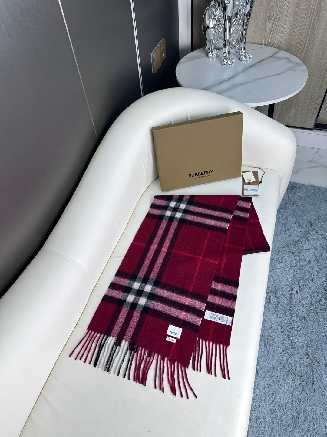 2025年王牌口碑burberry深度水波纹经典羊绒格子围巾‼️专柜最新品相,目前专柜都换上了新标👍经典
