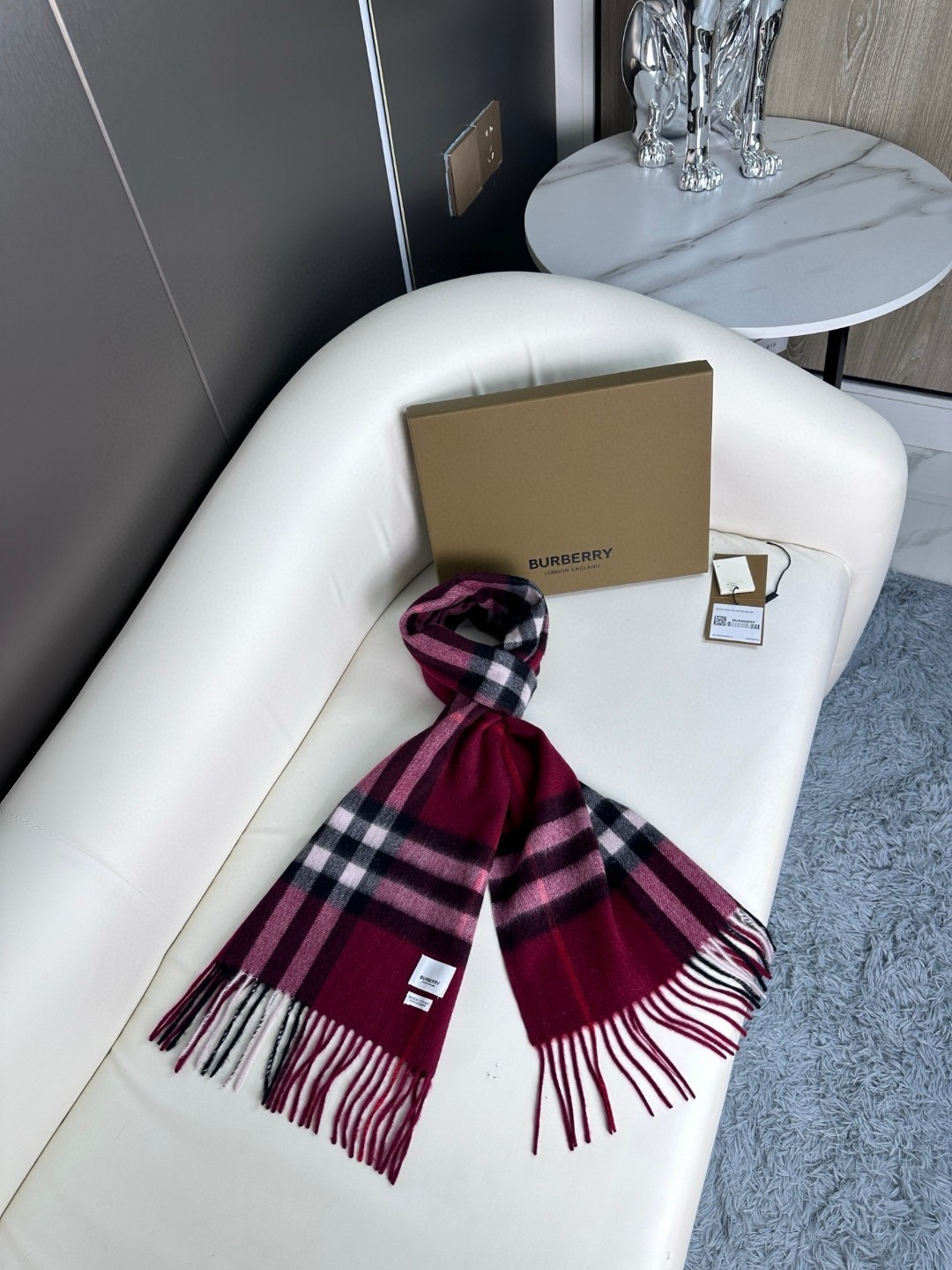 2025年王牌口碑burberry深度水波纹经典羊绒格子围巾‼️专柜最新品相,目前专柜都换上了新标👍经典