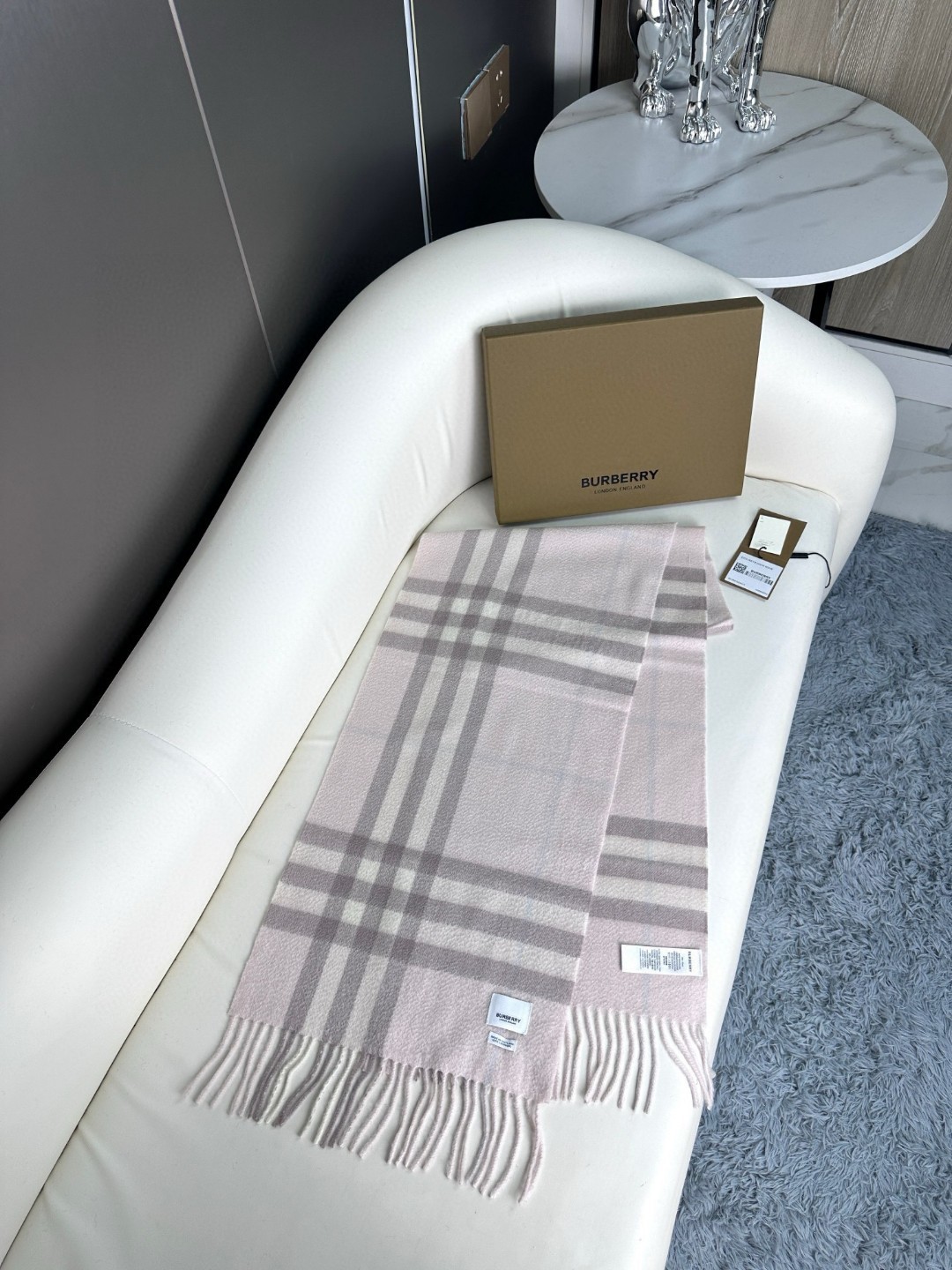 2025年王牌口碑burberry深度水波纹经典羊绒格子围巾‼️专柜最新品相,目前专柜都换上了新标👍经典