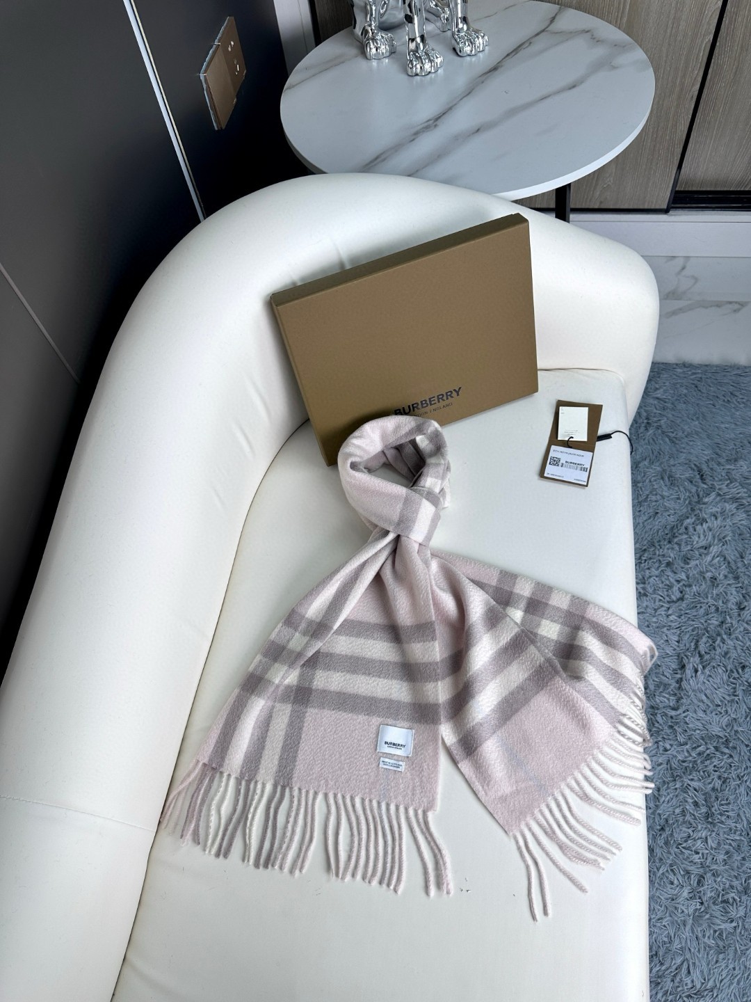 2025年王牌口碑burberry深度水波纹经典羊绒格子围巾‼️专柜最新品相,目前专柜都换上了新标👍经典