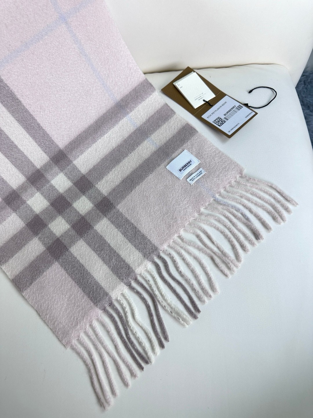 2025年王牌口碑burberry深度水波纹经典羊绒格子围巾‼️专柜最新品相,目前专柜都换上了新标👍经典