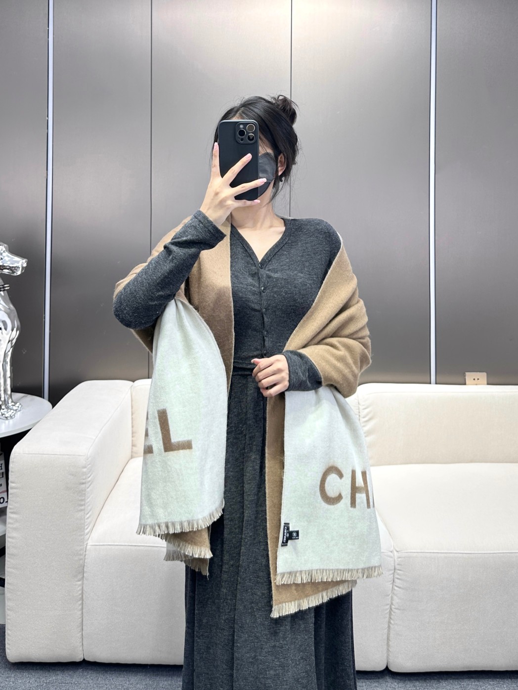 香奈儿尾单经典款羊绒披肩，直接出欧洲的，正儿八经的正品订单…和大货一起出来，不用多流弊的文字，它是全世界