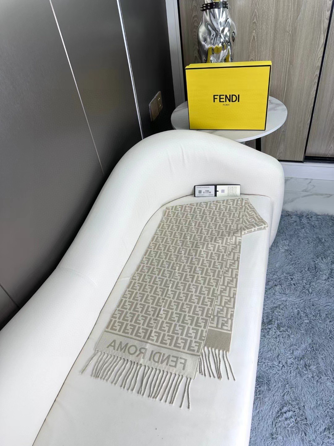 👑 FEN/DI【FF标识羊绒流苏长巾】官网同步更新，混纺提花编织，手感柔软舒适奢华有质感，由双色交织提