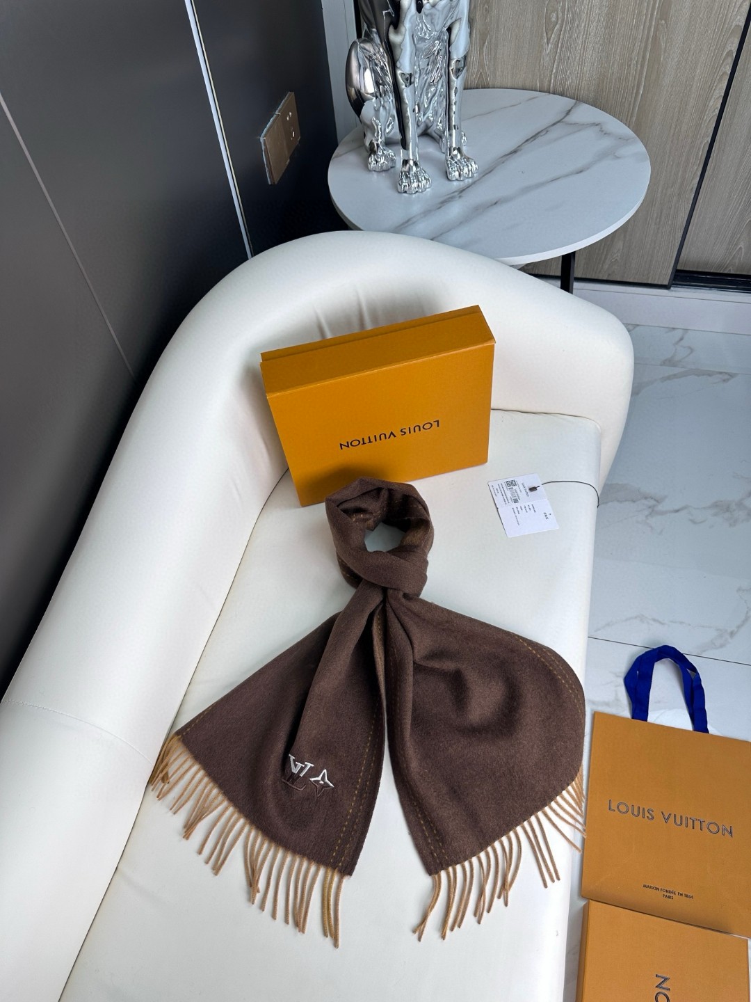 怒赞自留，难得的高端女款‼️家属福利‼️LV非常正的男女围巾~面料大爱，非常柔软细腻舒服，‼️大气简约，