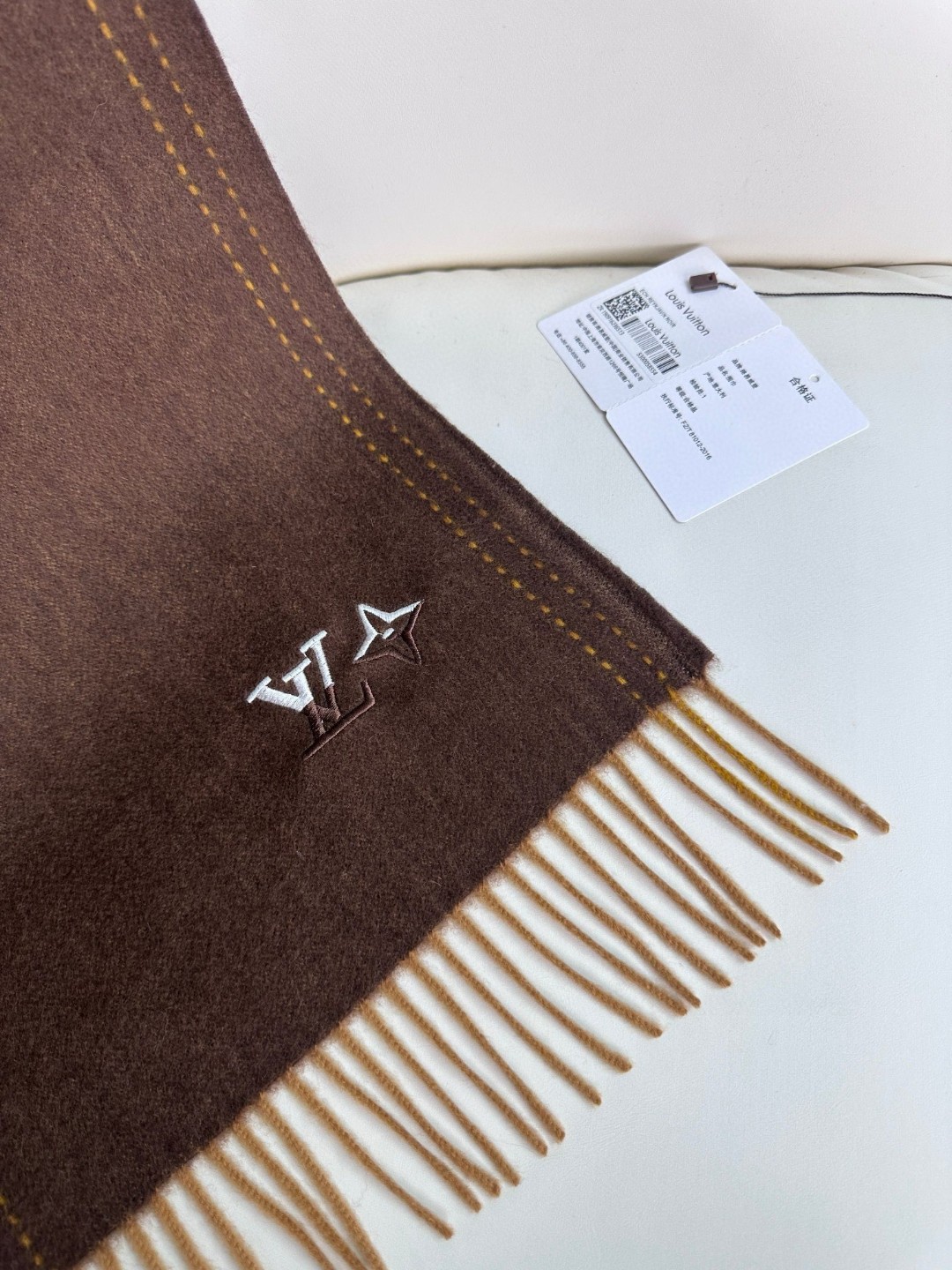 怒赞自留，难得的高端女款‼️家属福利‼️LV非常正的男女围巾~面料大爱，非常柔软细腻舒服，‼️大气简约，