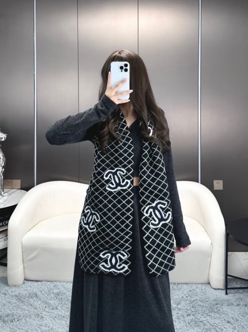 Elegant Chanel Inspired Winter Scarf - Soft, Warm, and Reversible 23 Elegant Chanel Inspired Winter Scarf - Soft, Warm, and Reversible