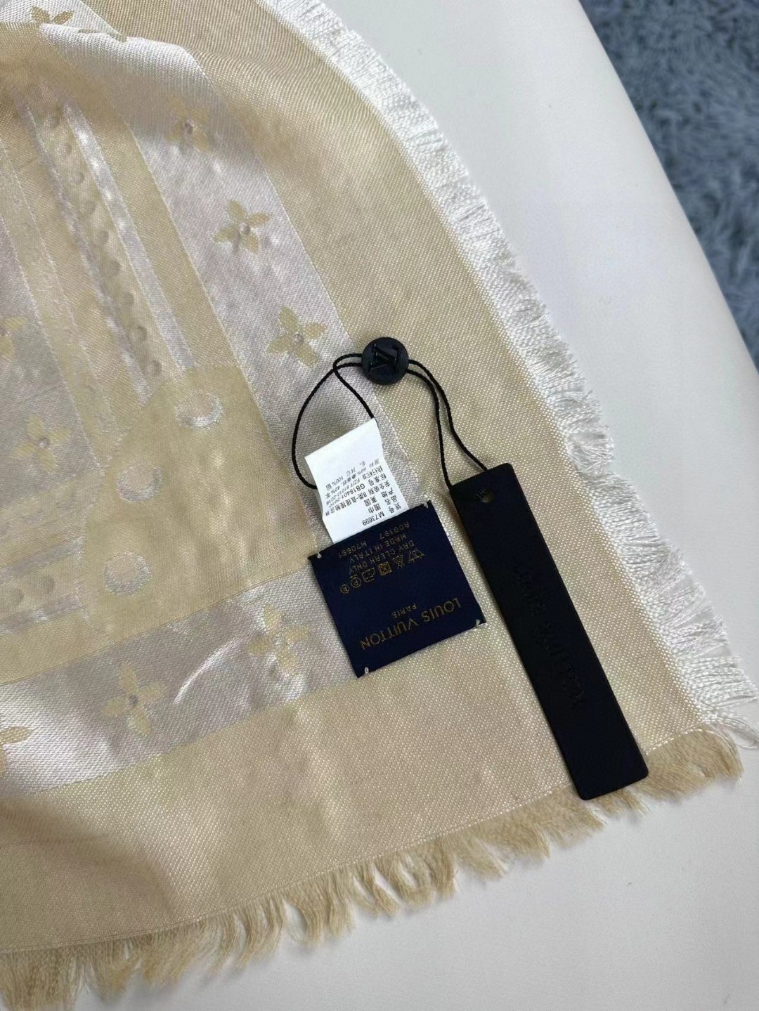 ️买到赚到️炒鸡炸️️L最新STUDDYDENIMMONOGRAM披肩极其舒服的蛋白质纤维和羊毛进行混纺