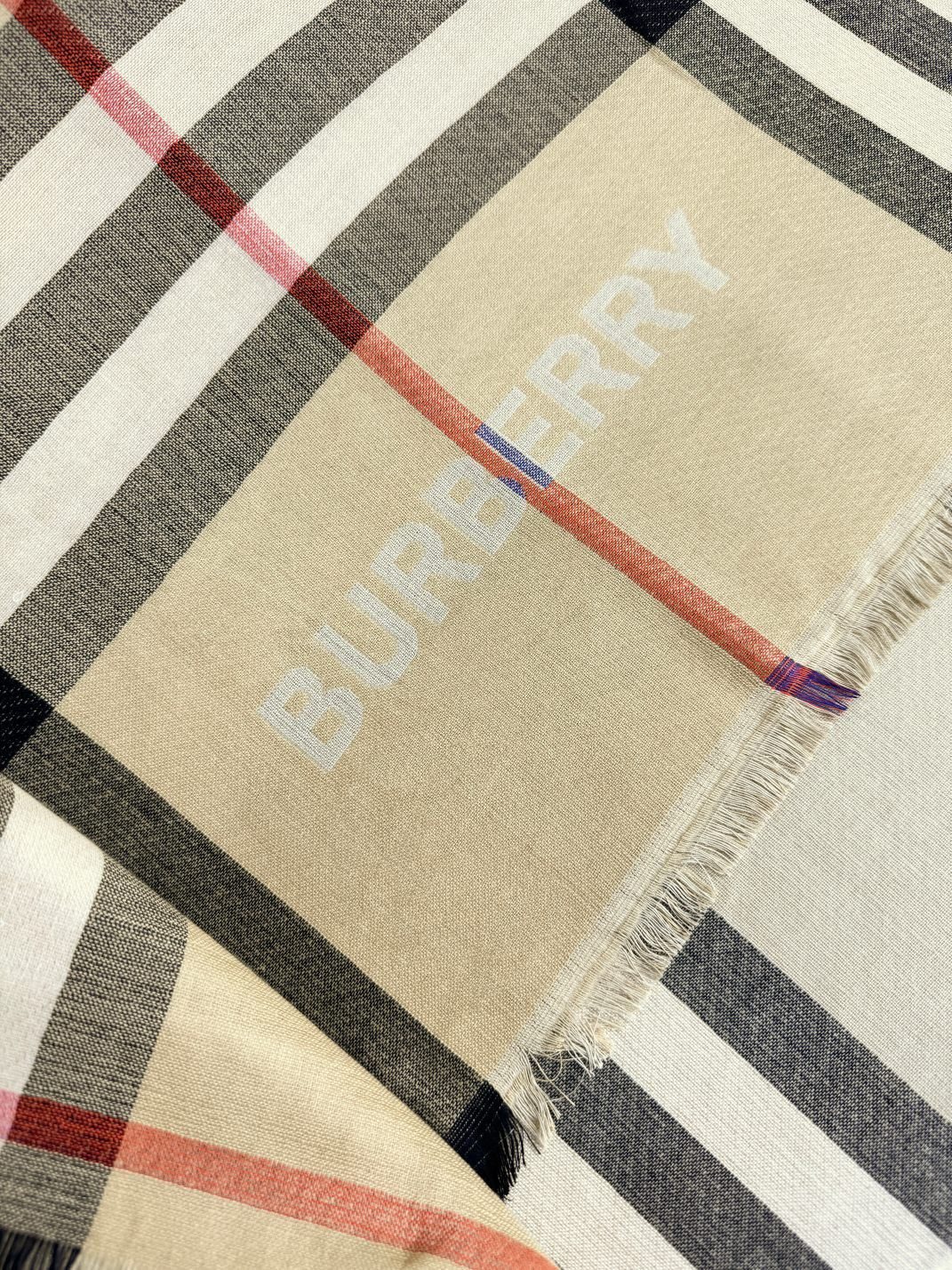 BURBERRY家经典格！2024年最值得入超值版老友闭眼入！一条围巾两条的快乐！！！经典格经典配色这个