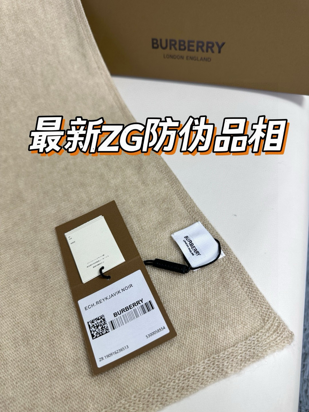 新款上！Burberry绝对的美化了心的设计超级无敌的硬核针织羊绒围巾保暖又时尚的单品一边针织一边提花镂