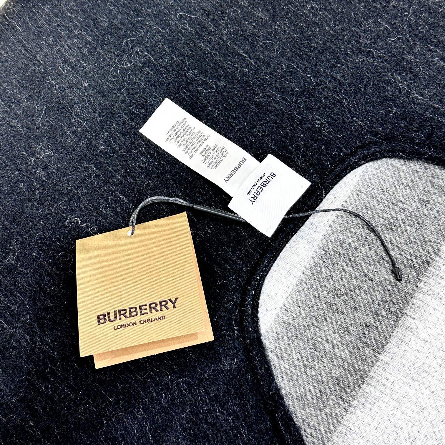 上新!【高品质!!真真正正的福利!!】【尽管拿市面上任何一家的货来对比我家品质!】Bu史上最牛掰的原单货