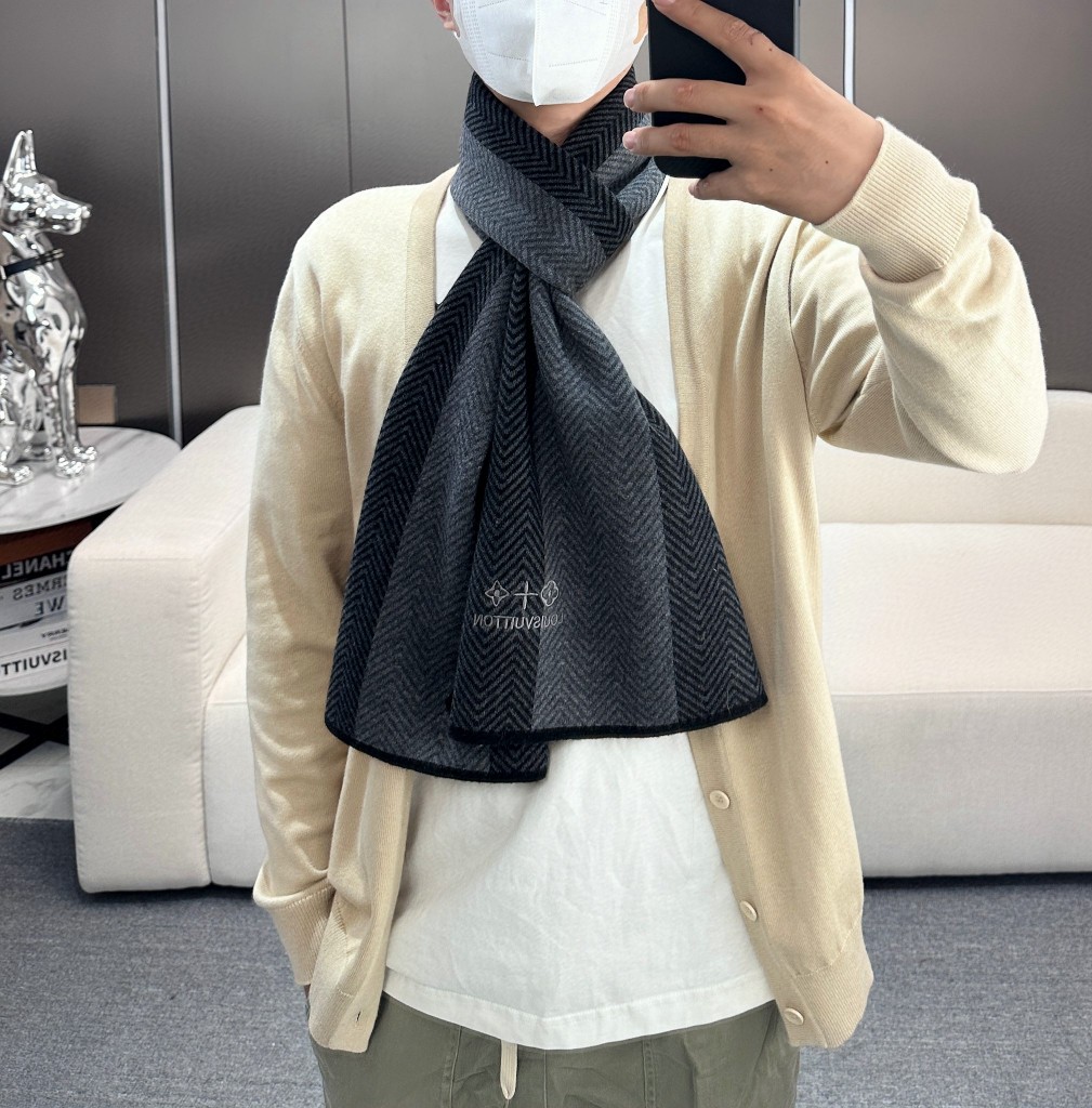 Lv爆款上新 升级版本！非常柔软亲肤！高端男女士围巾👍【Lv四叶草标志】独家牛货🐂 具有超高羊绒品质才会