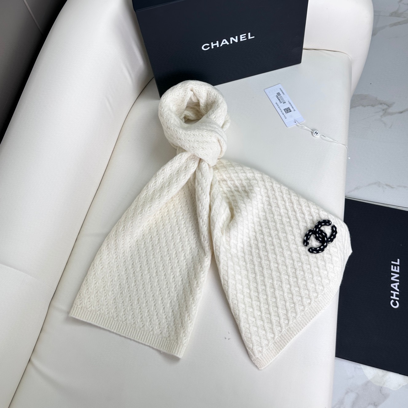 🆕 🛒𝐍𝐄𝐖 · 𝟐𝟎𝟐𝟑/香奈儿新品!独家高品质!香奶奶家顶配款!菱形格logo围巾 选用高捻度羊毛纱线,紧密扎实 🆕 🛒𝐍𝐄𝐖 · 𝟐𝟎𝟐𝟑/香奈儿新品!独家高品质!香奶奶家顶配款!菱形格logo围巾 选用高捻度羊毛纱线,紧密扎实