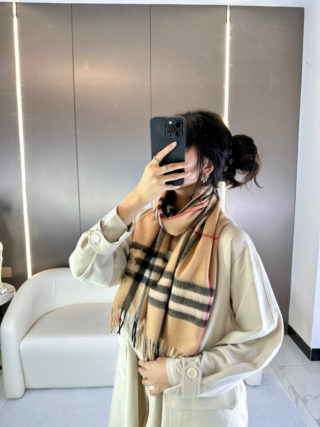 NO:184379,Burberry welfare payment arrived!  [Embroidered War Horse] uses the top cashmere in Inner Mongolia, the latest universal couple model for men and women. The classic plaid is always timeless and very warm, soft and skin-friendly. The classic Burberry plaid design is so beautiful. Hurry up and start with the neutral style. Men and women choose their favorite colors, material cashmere, size 30x180, 5-color high-version scarf, high-version scarf, burberry,19860909巴宝莉福利款到货！【刺绣战马】采用内蒙古顶级羊绒,最新款男女通用情侣款重磅推荐 经典的格子,永不过时非常保暖柔软亲肤,不扎脖经典巴宝莉格纹设计太美了赶紧下手吧中性款男女各自选择自己中意的颜色,材质羊绒,尺寸30x180,5色高版本围巾,高版本围巾,burberry,scarf