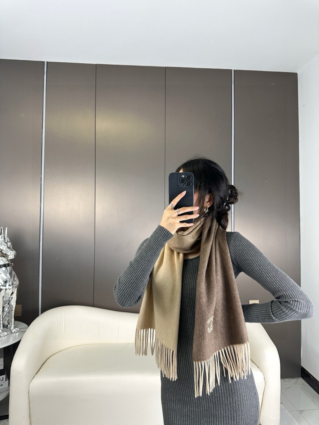  香奈儿2025渐变色👍巴黎时装展商务男士女士通用双面羊绒披肩。代工厂臻选上乘的超细羊绒纤维 进行纯手工