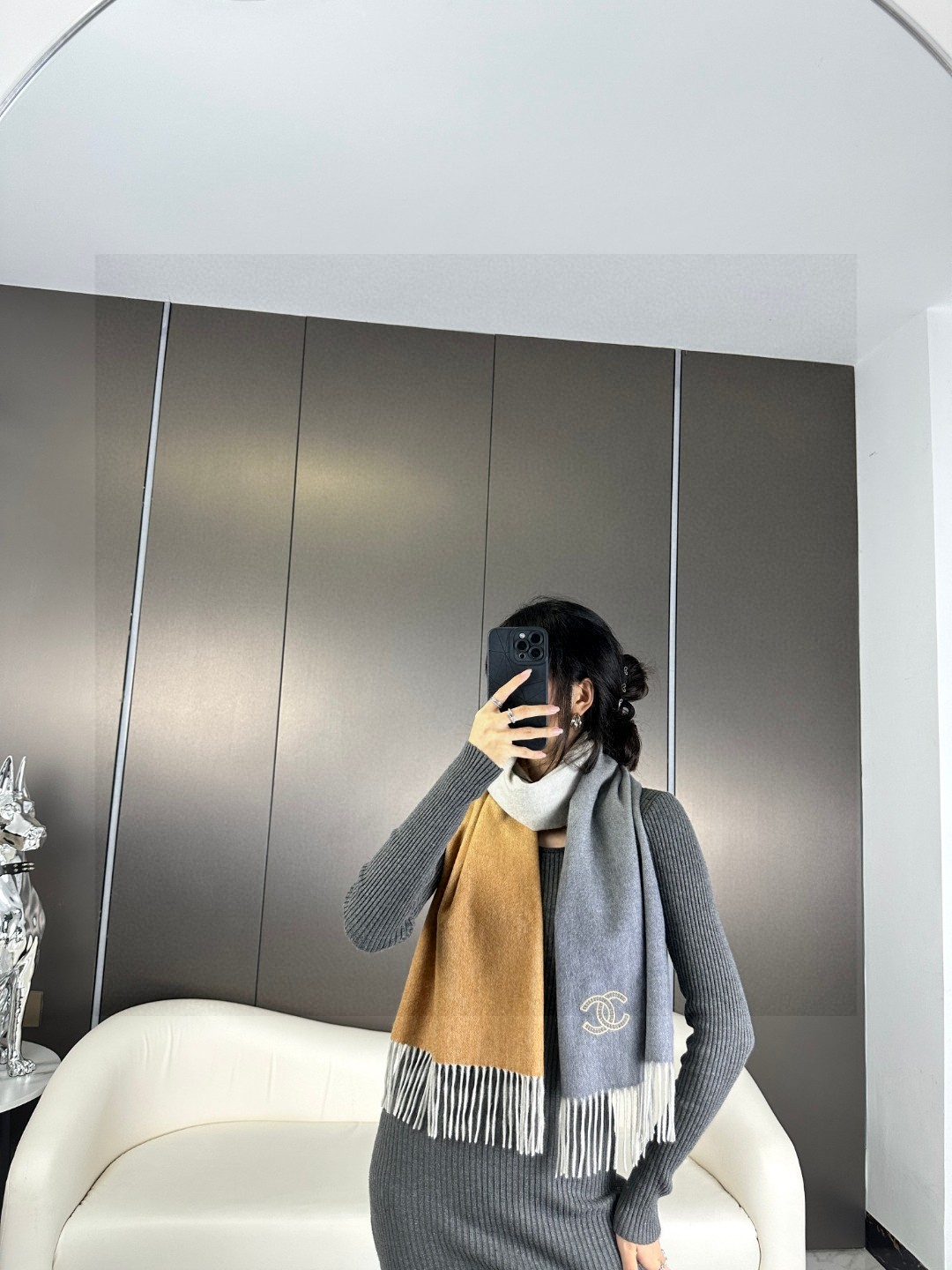  香奈儿2025渐变色👍巴黎时装展商务男士女士通用双面羊绒披肩。代工厂臻选上乘的超细羊绒纤维 进行纯手工