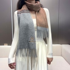 上新!2024年Hermes · 爱马仕,大H难得一见的优雅配色,重点推荐❗️双边配色,一条围巾两种风格搭配,高级舒适时 上新!2024年Hermes · 爱马仕,大H难得一见的优雅配色,重点推荐❗️双边配色,一条围巾两种风格搭配,高级舒适时