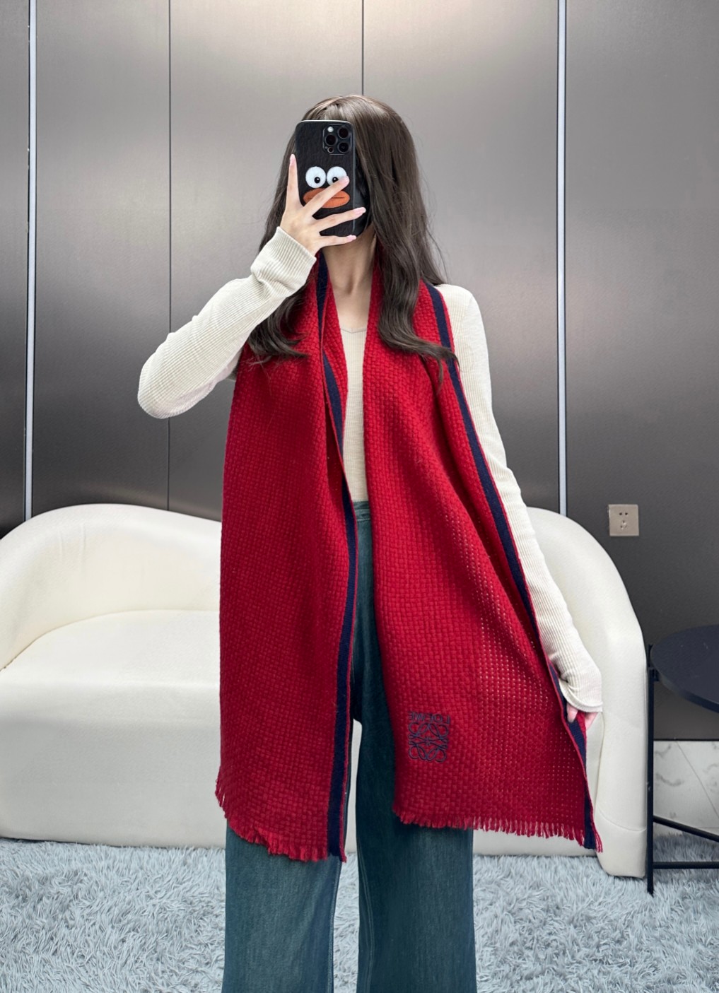 NO:186346,Luo Yiwei Hand-knitted couple scarf!  Low-key high-end autumn and winter taste!  !  】New special texture hand-woven lamb velvet scarf!  !  Young, fashionable, confident and attitude!  !  !  !  This design is stretched, high-end and atmospheric!  !  The biggest feature of this style is that this kind of tuning will really exude a fashionable and tasteful look in the outfit!  !  !  The pure feeling of the brand is perfectly presented. Specifications: 35.190cm hand-woven lamb velvet scarf!  High-version scarf, high-version scarf, loewe19860909罗意微 手工编织情侣围巾！低调高级秋冬品味！！】新款特殊肌理手工编织纹羊羔绒围巾！！年轻,时髦,自信,有态度！！！！这样的设计舒展,高级,大气！！这个最大的特色就是这种调调在穿搭上真心会爆发时髦品味感！！！将品牌的纯净的感觉完美呈现.规格:35.190cm手工编织纹羊羔绒围巾！高版本围巾,高版本围巾,loewe,scarf