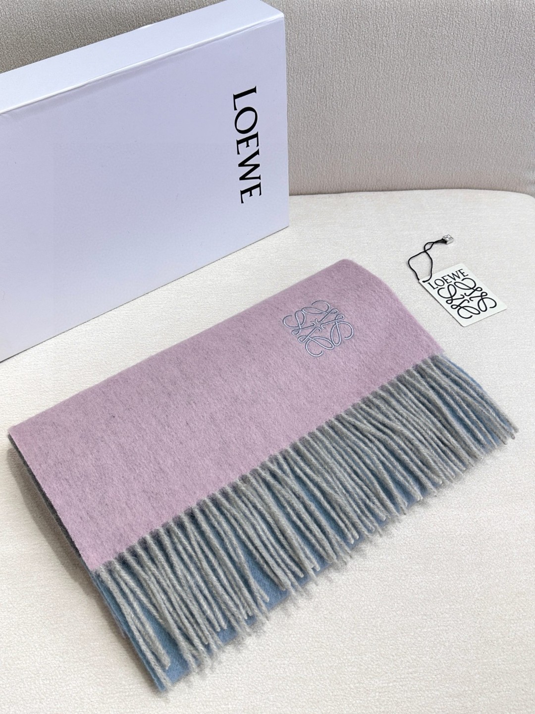 Loewe Gradient Cashmere Scarf, Unisex, Double-Sided, 210 x 36 cm 4 a1733584021980 4765