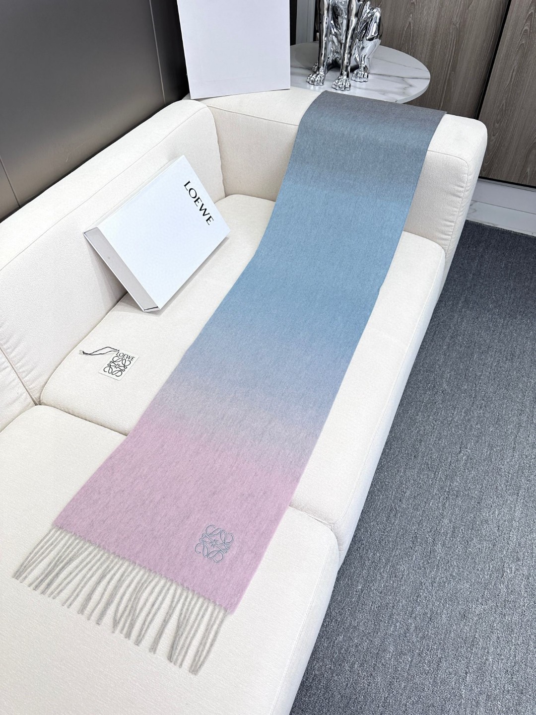 Loewe Gradient Cashmere Scarf, Unisex, Double-Sided, 210 x 36 cm 5 a1733584021984 1184