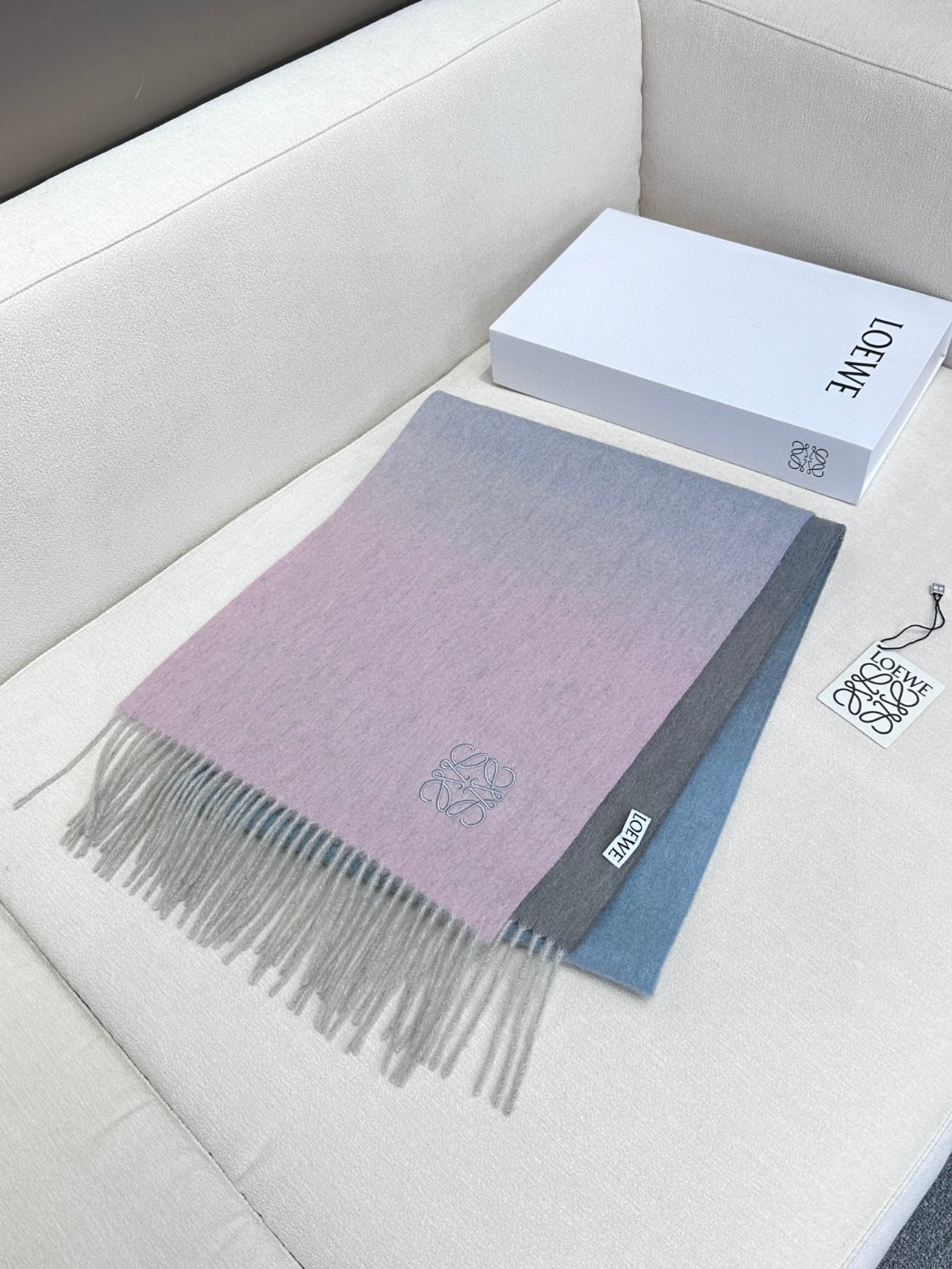 Loewe Gradient Cashmere Scarf, Unisex, Double-Sided, 210 x 36 cm 7 a1733584021989 8002