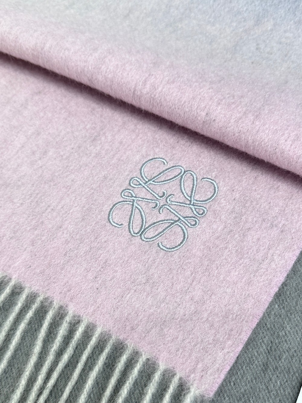 Loewe Gradient Cashmere Scarf, Unisex, Double-Sided, 210 x 36 cm 8 a1733584023164 0344