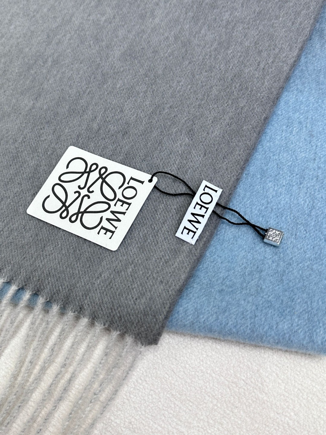 Loewe Gradient Cashmere Scarf, Unisex, Double-Sided, 210 x 36 cm 9 a1733584023166 2821