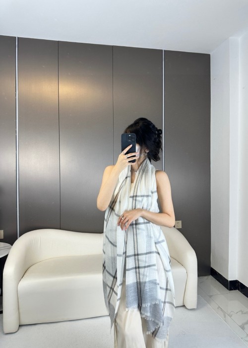 Elegant Chanel Cashmere Scarf with Plaid Design - 80x200cm - Soft & Versatile 1 Elegant Chanel Cashmere Scarf with Plaid Design - 80x200cm - Soft & Versatile