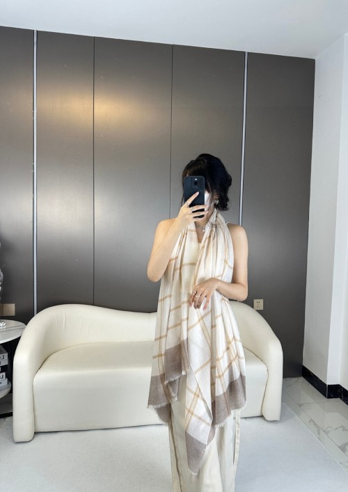 Elegant Chanel Cashmere Scarf with Plaid Design - 80x200cm 1 Elegant Chanel Cashmere Scarf with Plaid Design - 80x200cm
