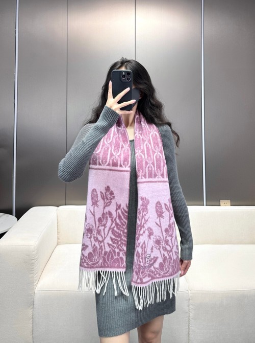 Elegant Floral Pattern Wool Scarf - Classic Design, Warm and Versatile 1 Elegant Floral Pattern Wool Scarf - Classic Design, Warm and Versatile