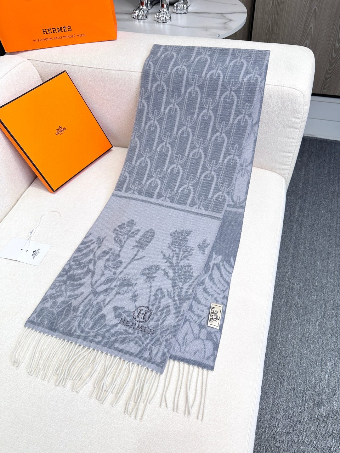 Elegant Wool Scarf - Unisex Classic Design, Soft and Warm, 30 x 180 cm 5 a1733670204346 1866