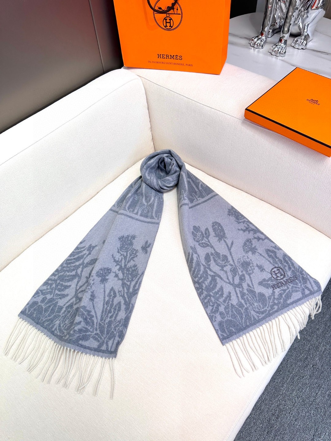 Elegant Wool Scarf - Unisex Classic Design, Soft and Warm, 30 x 180 cm 6 a1733670204348 4224