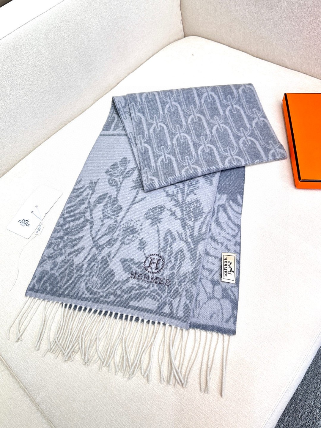 Elegant Wool Scarf - Unisex Classic Design, Soft and Warm, 30 x 180 cm 7 a1733670204353 6833