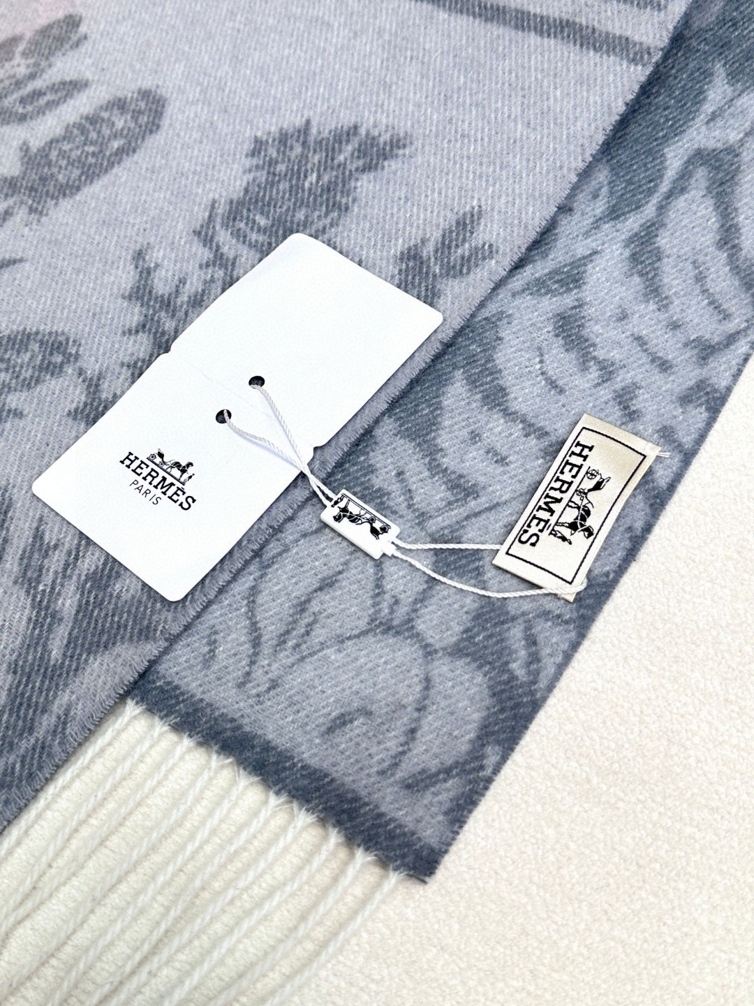 Elegant Wool Scarf - Unisex Classic Design, Soft and Warm, 30 x 180 cm 9 a1733670206027 5413