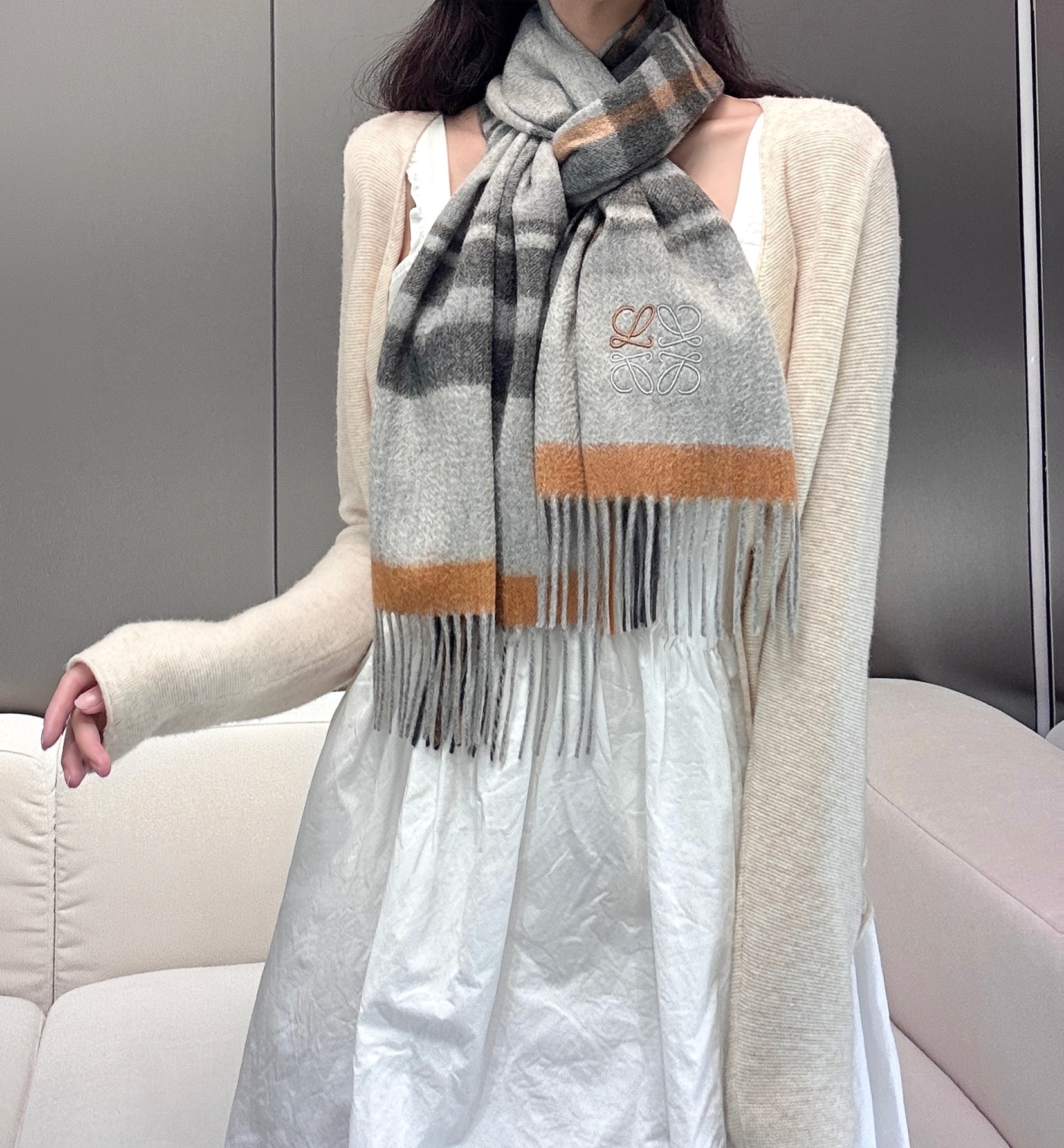 新款到！百分之百山羊绒！2025年罗意微难得的高端女款，非常正的女士围巾~面料大爱，非常柔软细腻舒服‼大