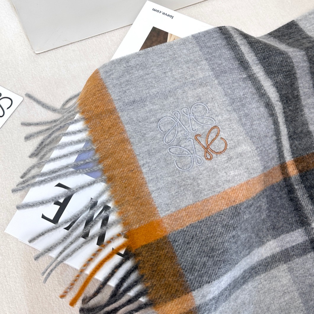 新款到！百分之百山羊绒！2025年罗意微难得的高端女款，非常正的女士围巾~面料大爱，非常柔软细腻舒服‼大