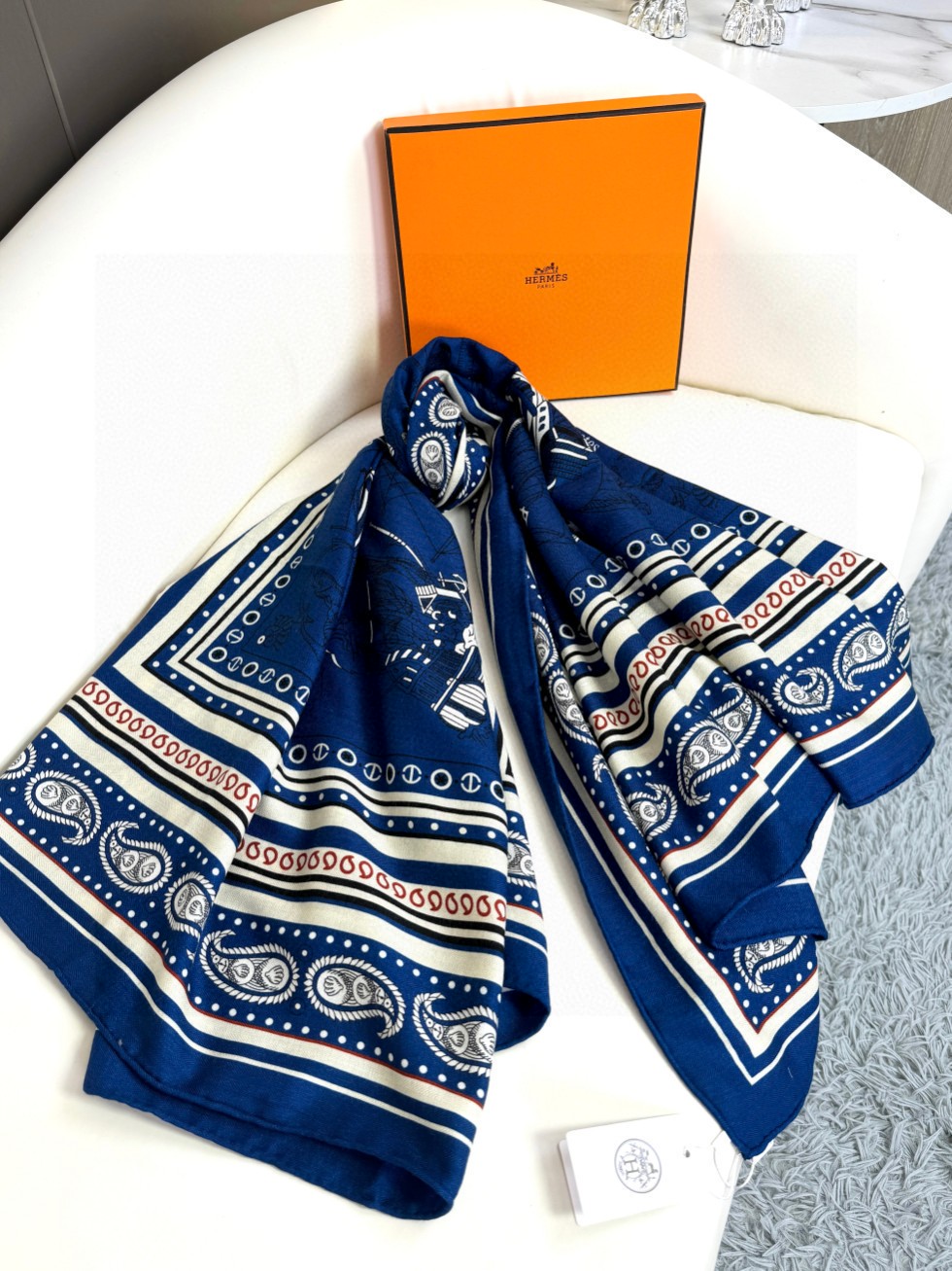 专柜同步 Hermes【双面同色 顶级丝绒方巾140推荐💕顶级工艺超值‼️爱马仕专柜爆款🎁🎁羊绒方巾💟立体呈现图案纹路实
