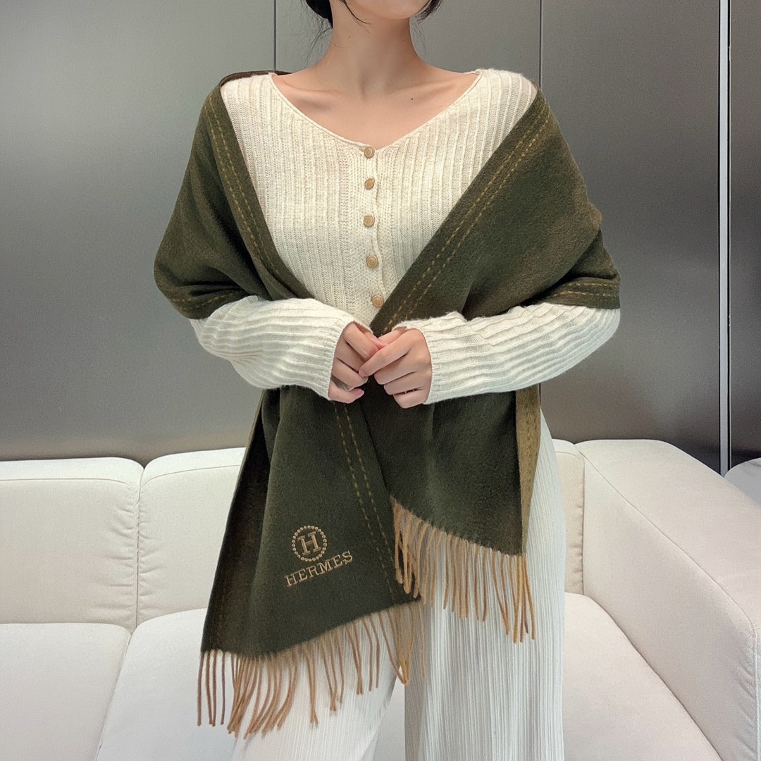 ️ HERMES🧣爱马仕2024巴黎时装展商务男士女士通用双面羊绒披肩🔥代工厂臻选上乘的超细羊绒纤维 进