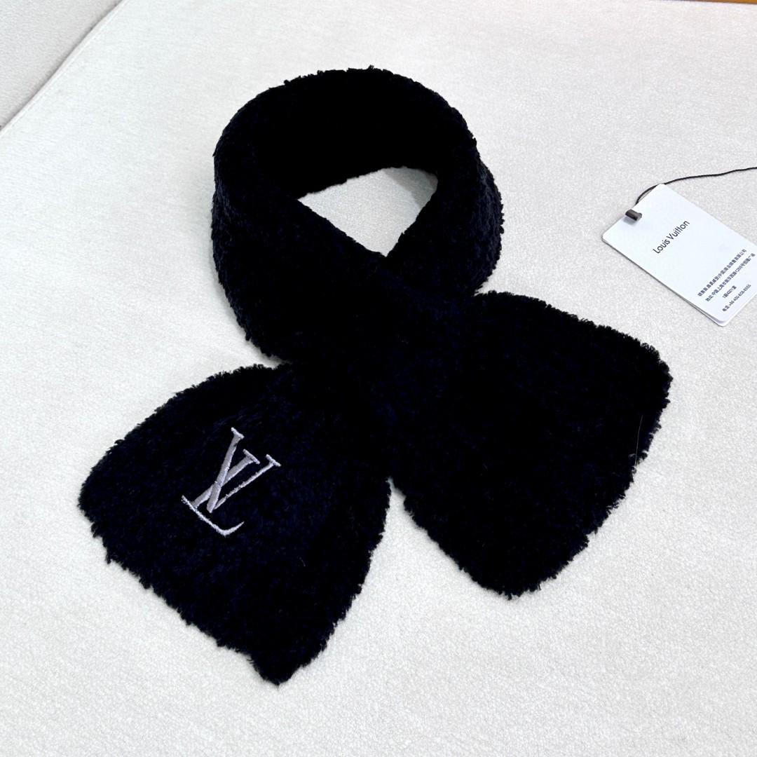 特价 Only LV Mini Comfy 围巾以柔软绵羊毛混纺浓缩经典廓形，于凛凛
寒冬围裹舒适暖意。