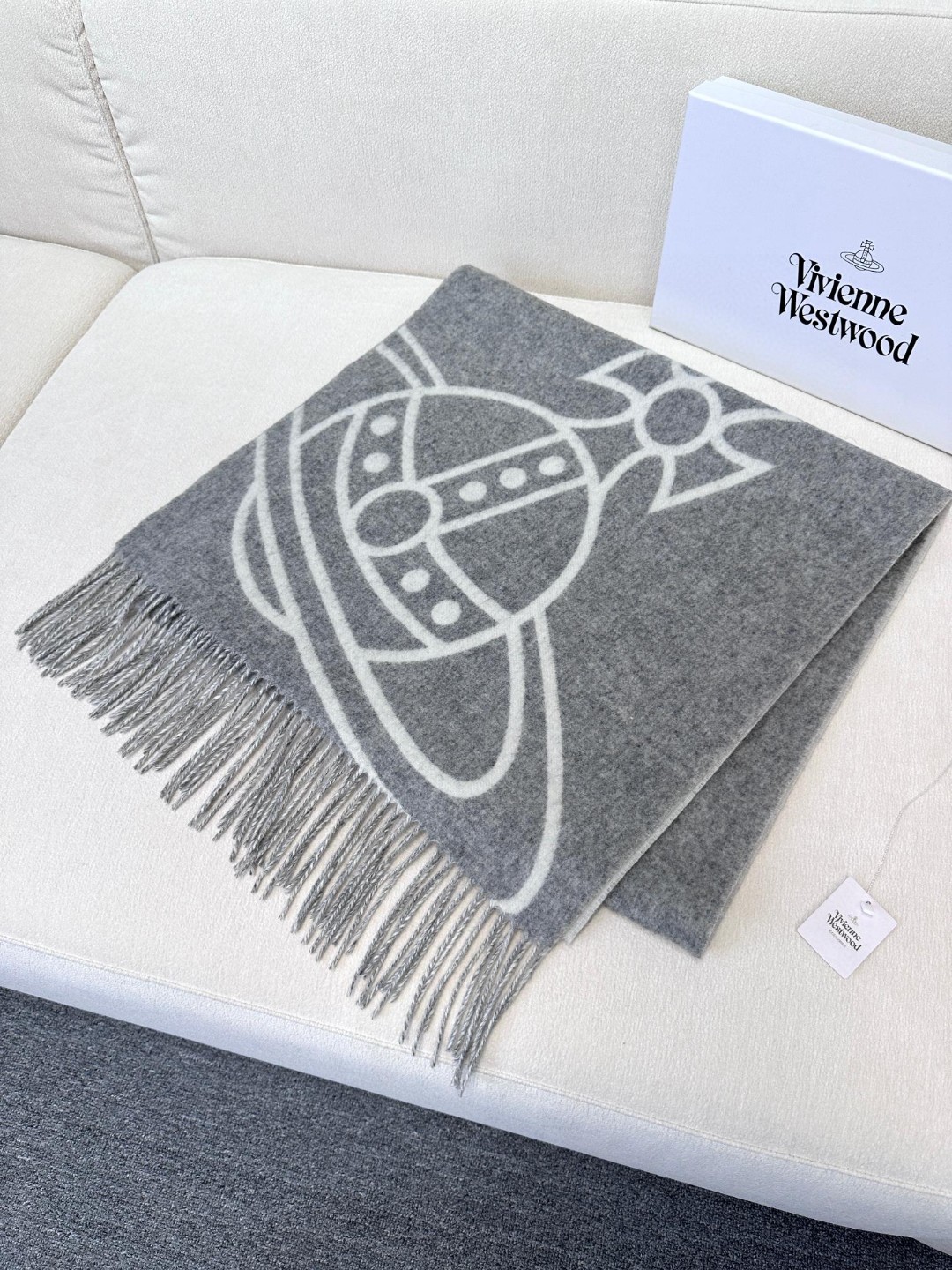 
原单品质！英国朋克教母
“西太后Vivienne Westwood”最爱的土星❗❗
从精神上，Vive