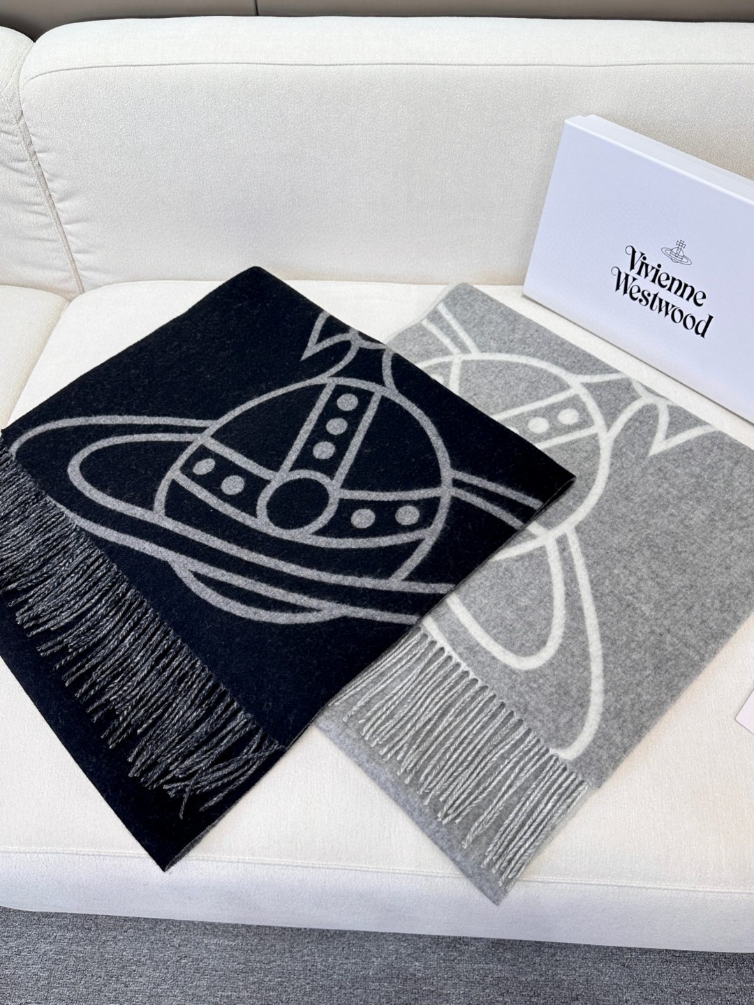 
原单品质！英国朋克教母
“西太后Vivienne Westwood”最爱的土星❗❗
从精神上，Vive