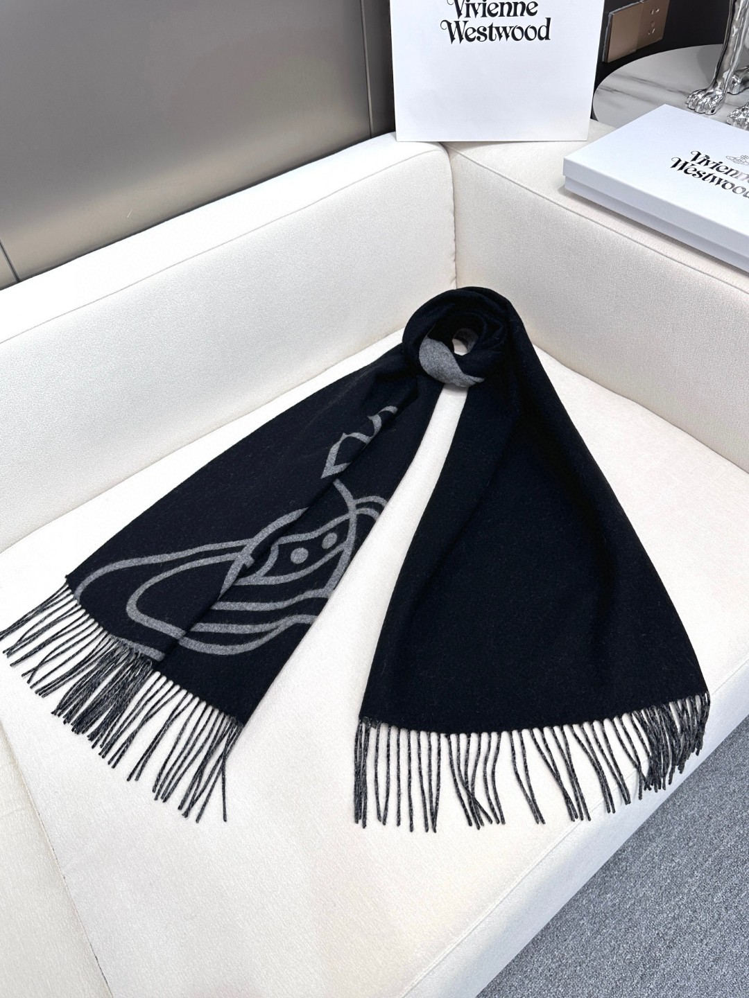 
原单品质！英国朋克教母
“西太后Vivienne Westwood”最爱的土星❗❗
从精神上，Vive