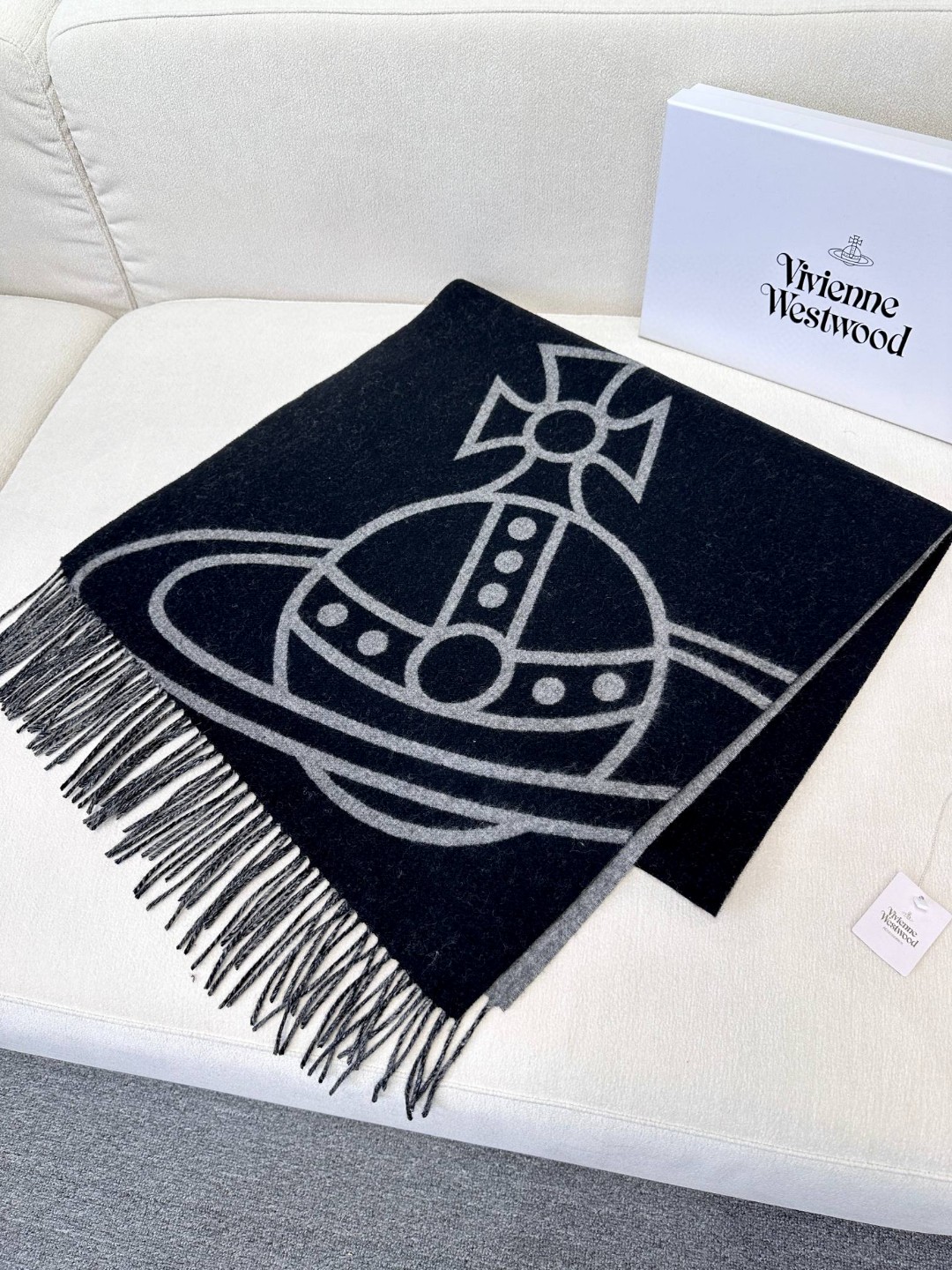 
原单品质！英国朋克教母
“西太后Vivienne Westwood”最爱的土星❗❗
从精神上，Vive