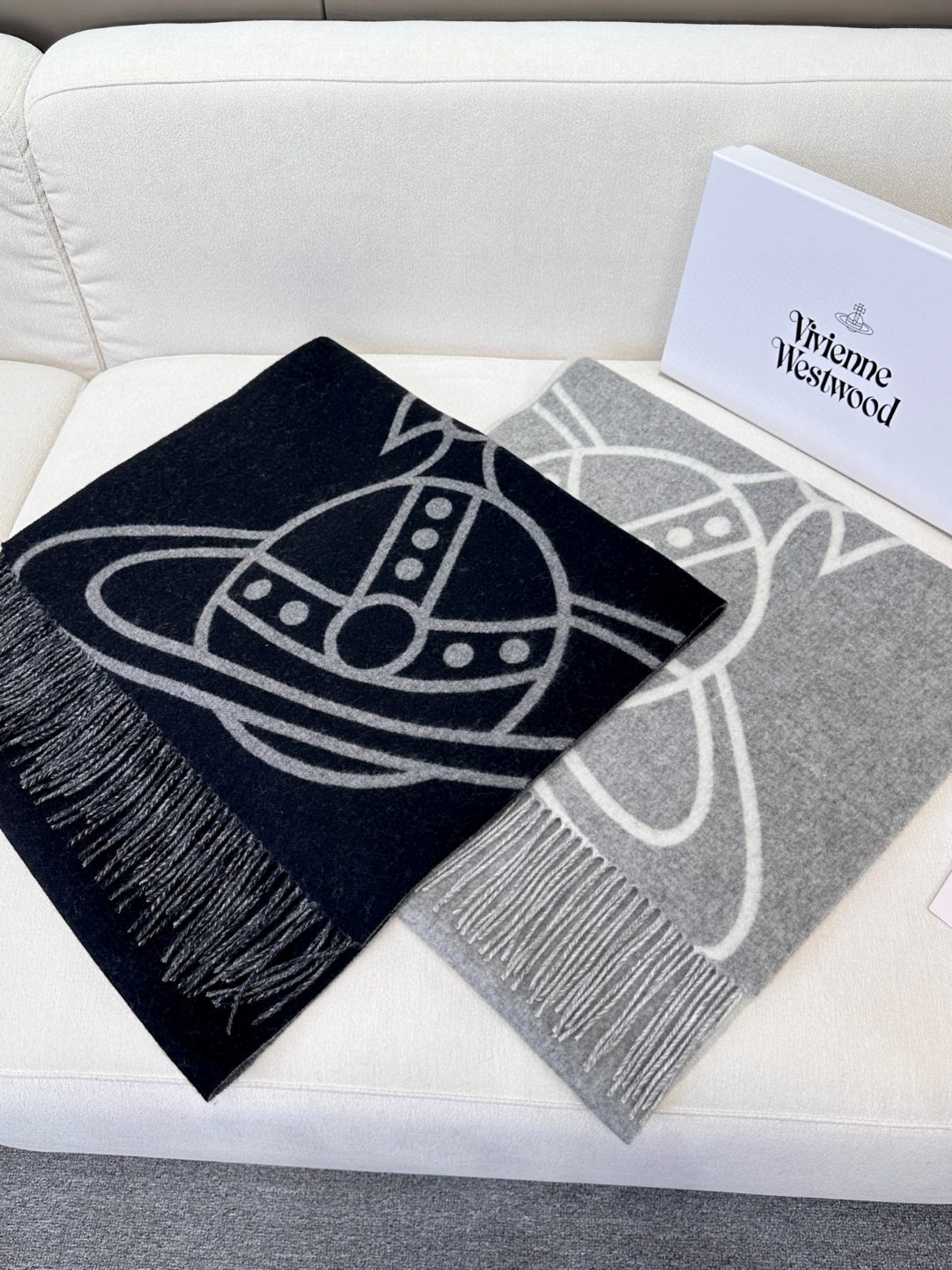 
原单品质！英国朋克教母
“西太后Vivienne Westwood”最爱的土星❗❗
从精神上，Vive
