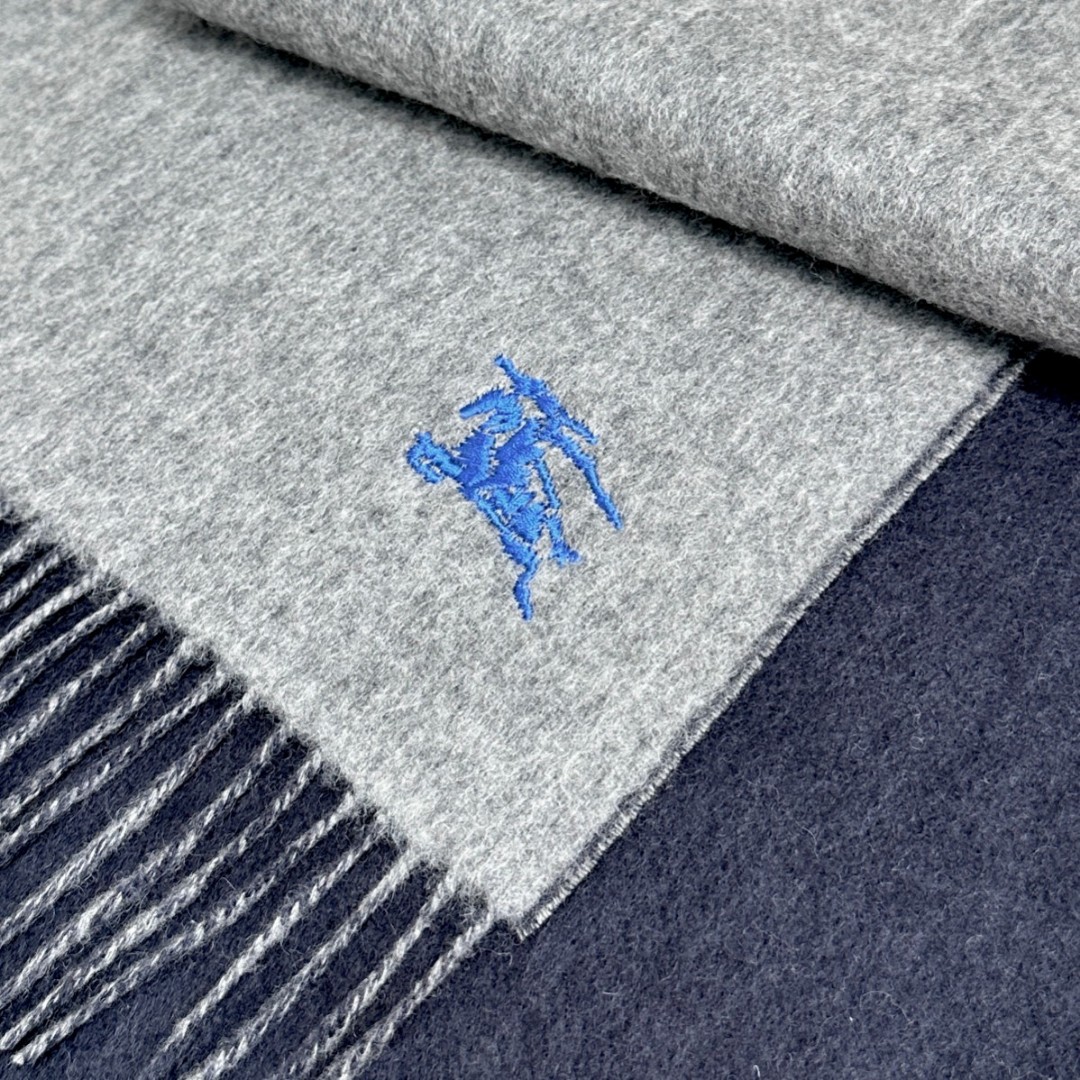 🆕𝐁𝐔𝐑𝐁𝐄𝐑𝐑𝐘 • 【双面素色刺绣长巾】官网同步上新❗️Size：168x30cm 100%绵羊毛慵