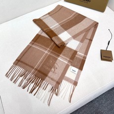 Burberry ·巴宝莉出口订单尾货❗️说实话,设计非常简单,但那经典刺绣战马的点缀就是让围巾显得非常高级优雅,高端围 Burberry ·巴宝莉出口订单尾货❗️说实话,设计非常简单,但那经典刺绣战马的点缀就是让围巾显得非常高级优雅,高端围
