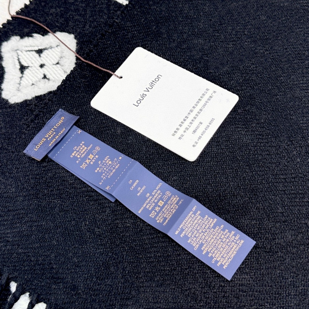 2025年最新爆款到啦！有正品打样！百分之99还原正品！LV 3D 围巾为柔软毛绒混纺织入 Monogr