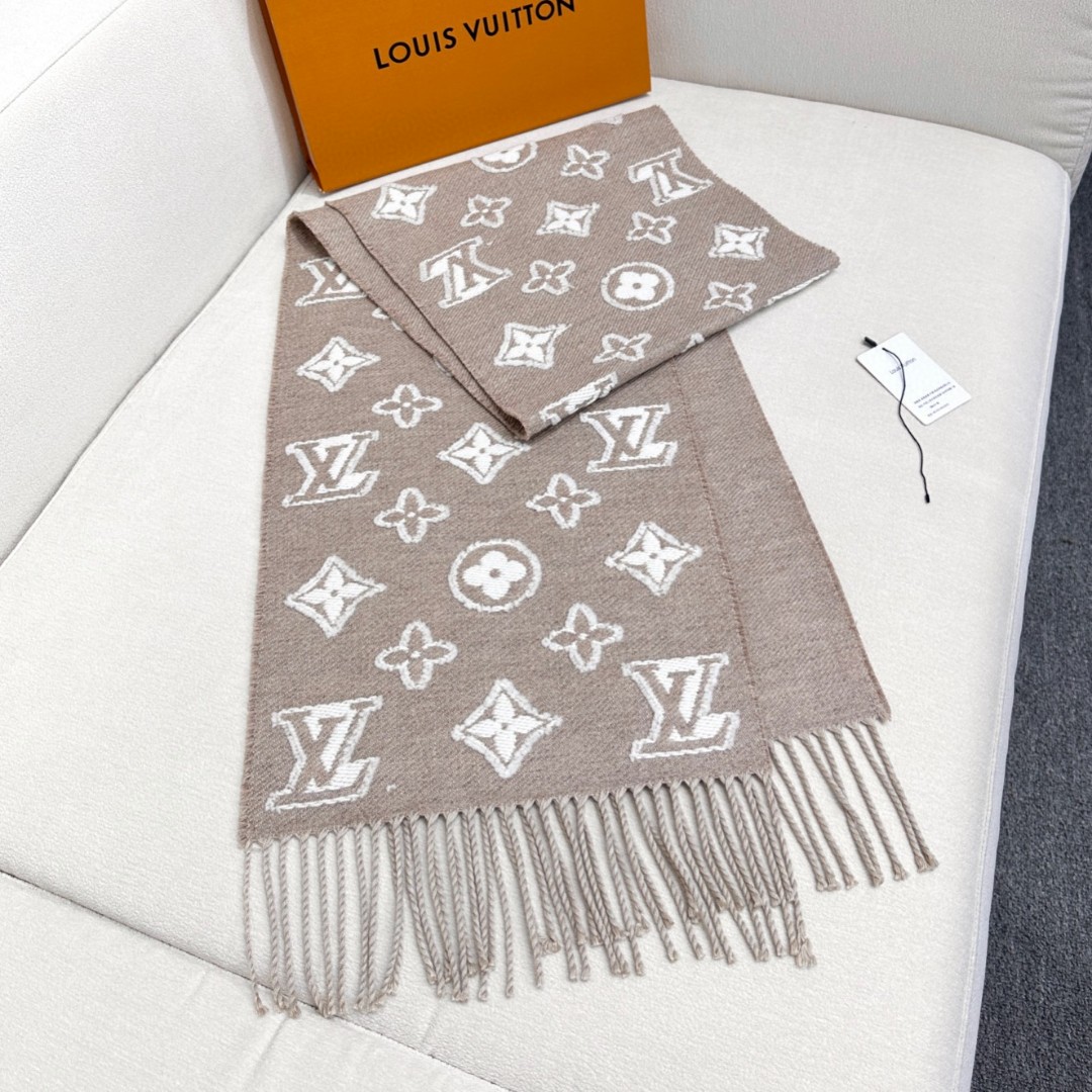 2025年最新爆款到啦！有正品打样！百分之99还原正品！LV 3D 围巾为柔软毛绒混纺织入 Monogr