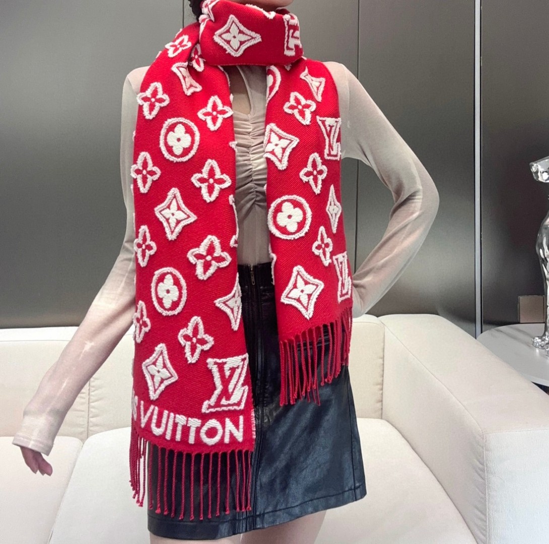 2025年最新爆款到啦！有正品打样！百分之99还原正品！LV 3D 围巾为柔软毛绒混纺织入 Monogr